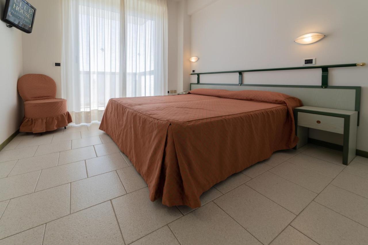 Residence Hotel Club House Cattolica Kültér fotó