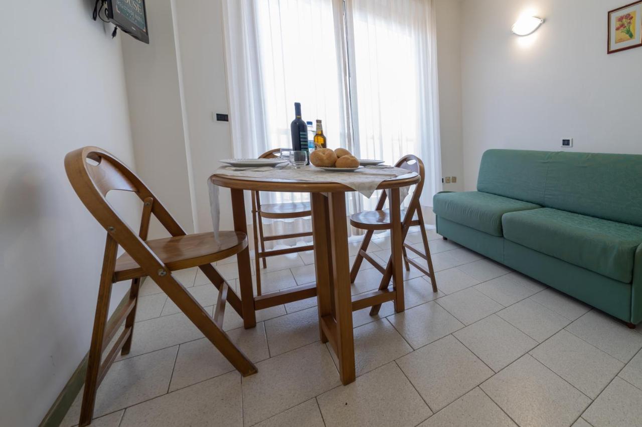 Residence Hotel Club House Cattolica Kültér fotó