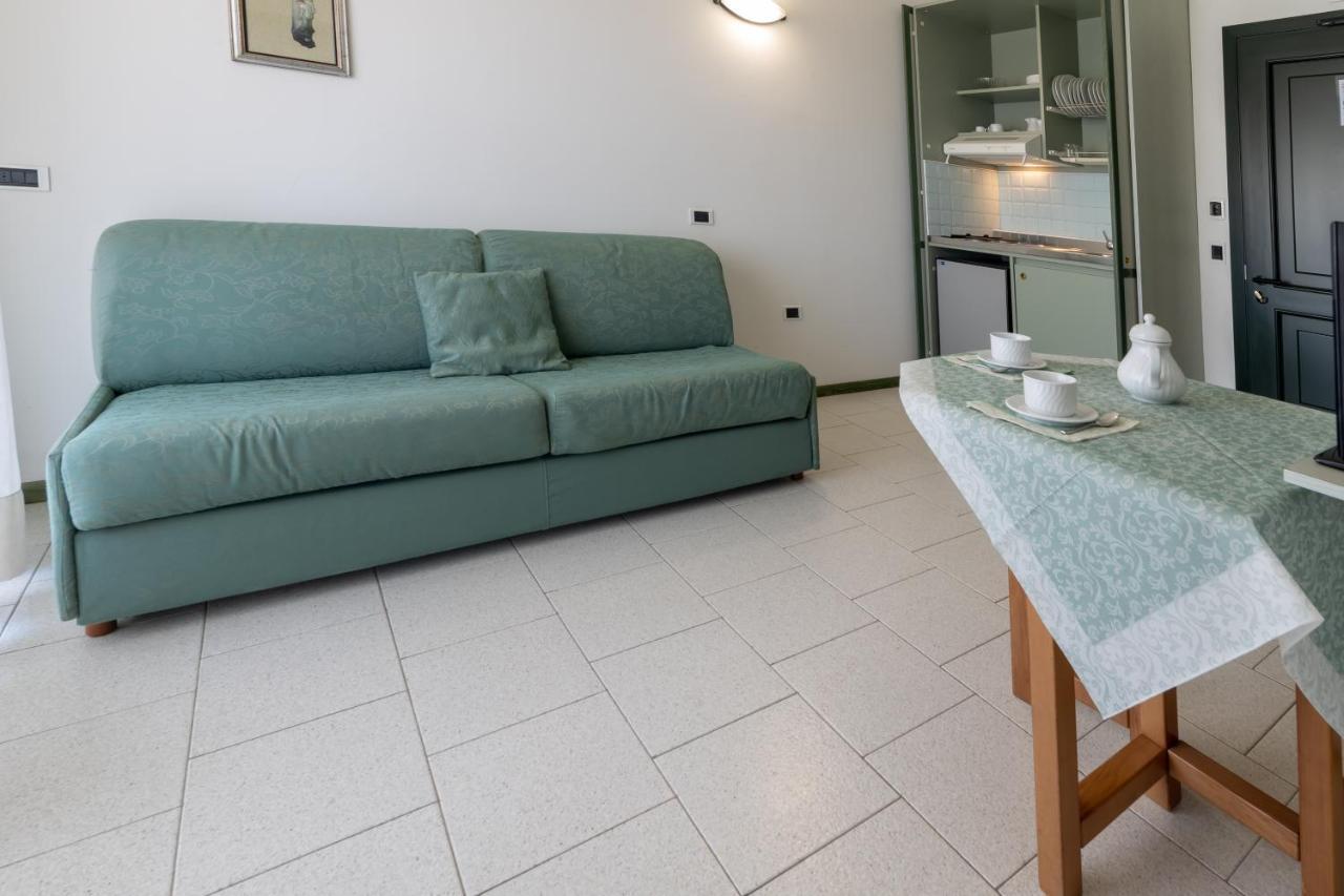 Residence Hotel Club House Cattolica Kültér fotó