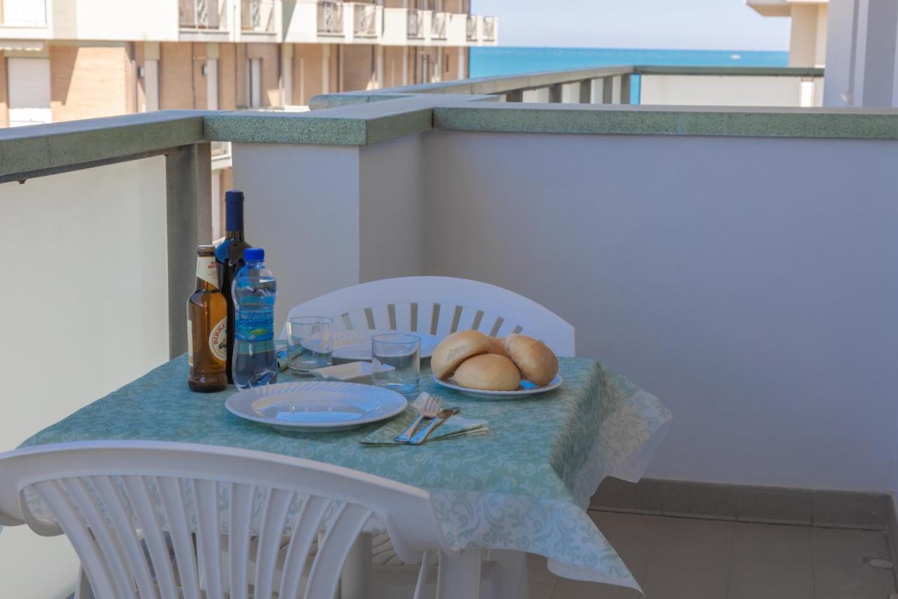 Residence Hotel Club House Cattolica Kültér fotó