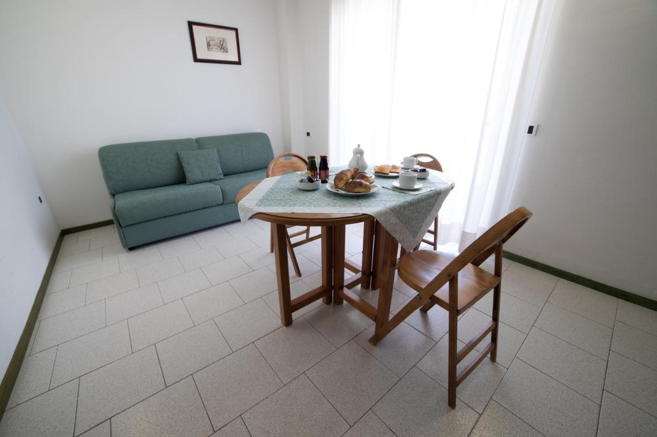 Residence Hotel Club House Cattolica Kültér fotó