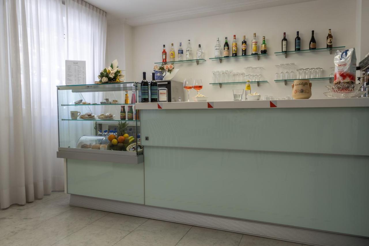 Residence Hotel Club House Cattolica Kültér fotó