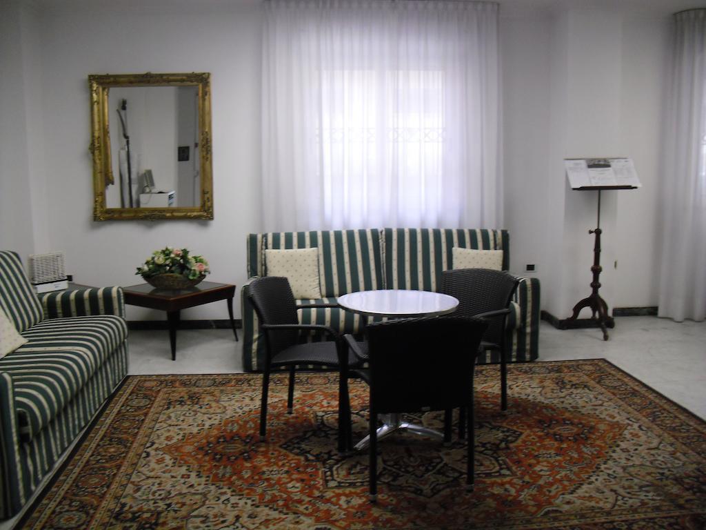 Residence Hotel Club House Cattolica Kültér fotó