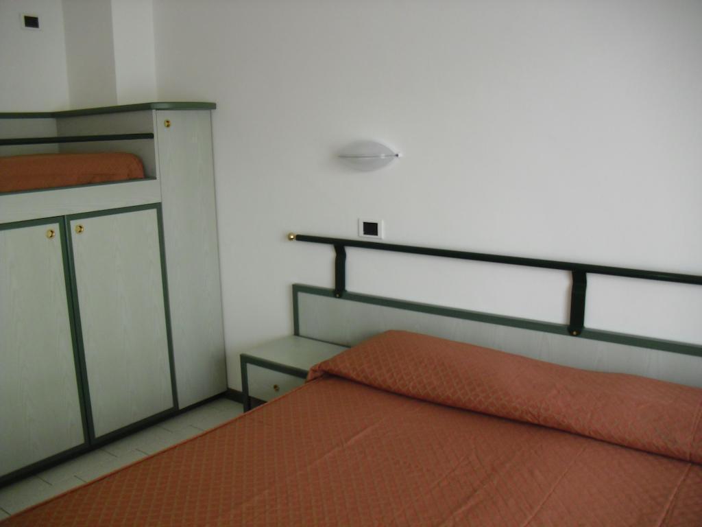 Residence Hotel Club House Cattolica Kültér fotó