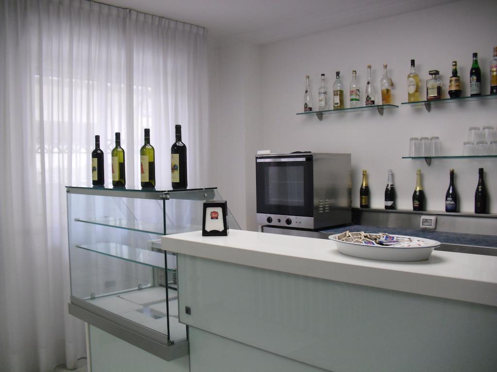 Residence Hotel Club House Cattolica Kültér fotó