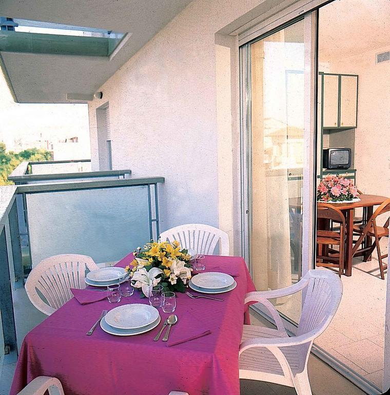 Residence Hotel Club House Cattolica Kültér fotó