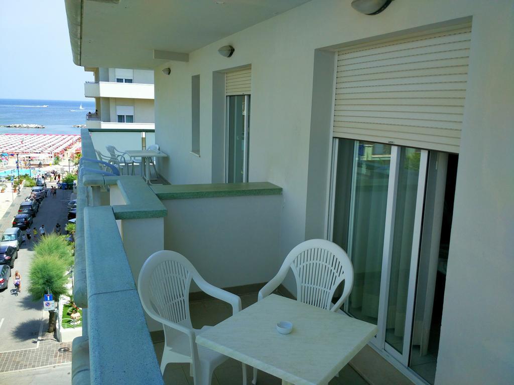 Residence Hotel Club House Cattolica Szoba fotó